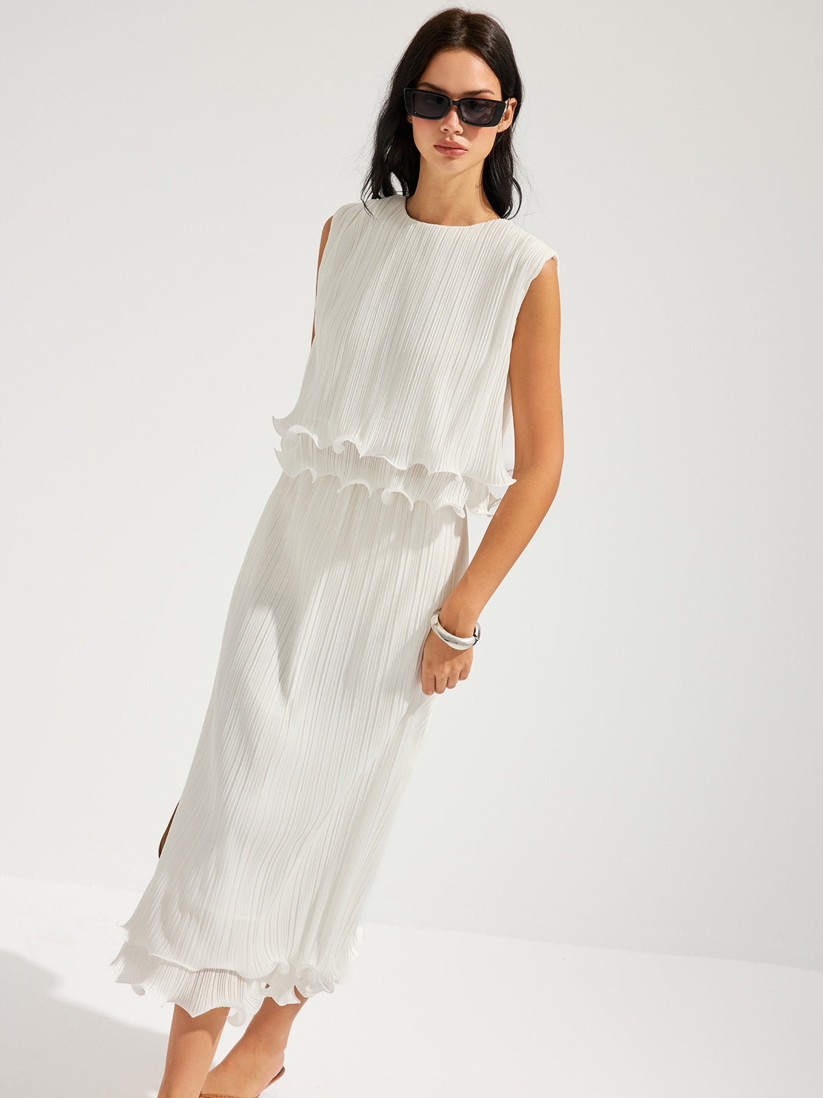 Ensemble top sans manches à volants plissés et jupe midi