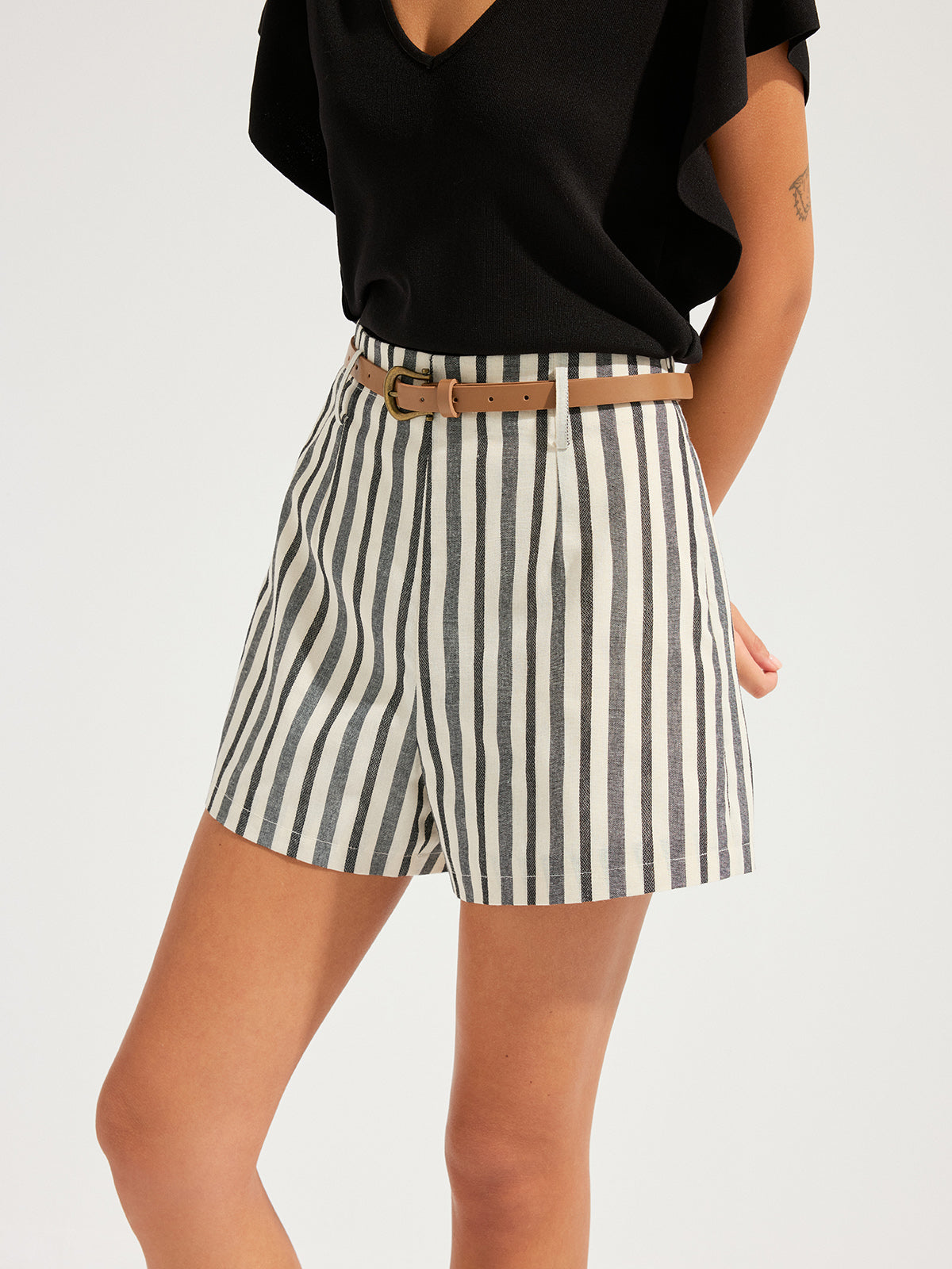 Short rayé en coton et lin avec ceinture