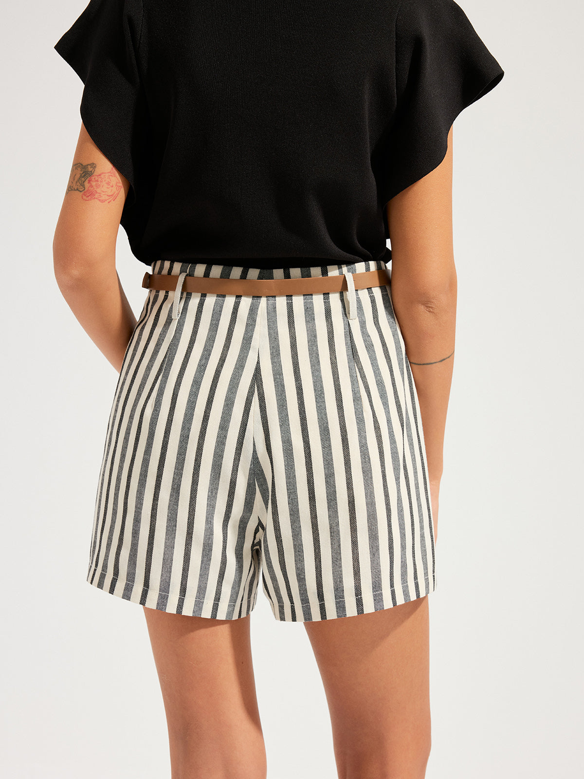 Short rayé en coton et lin avec ceinture