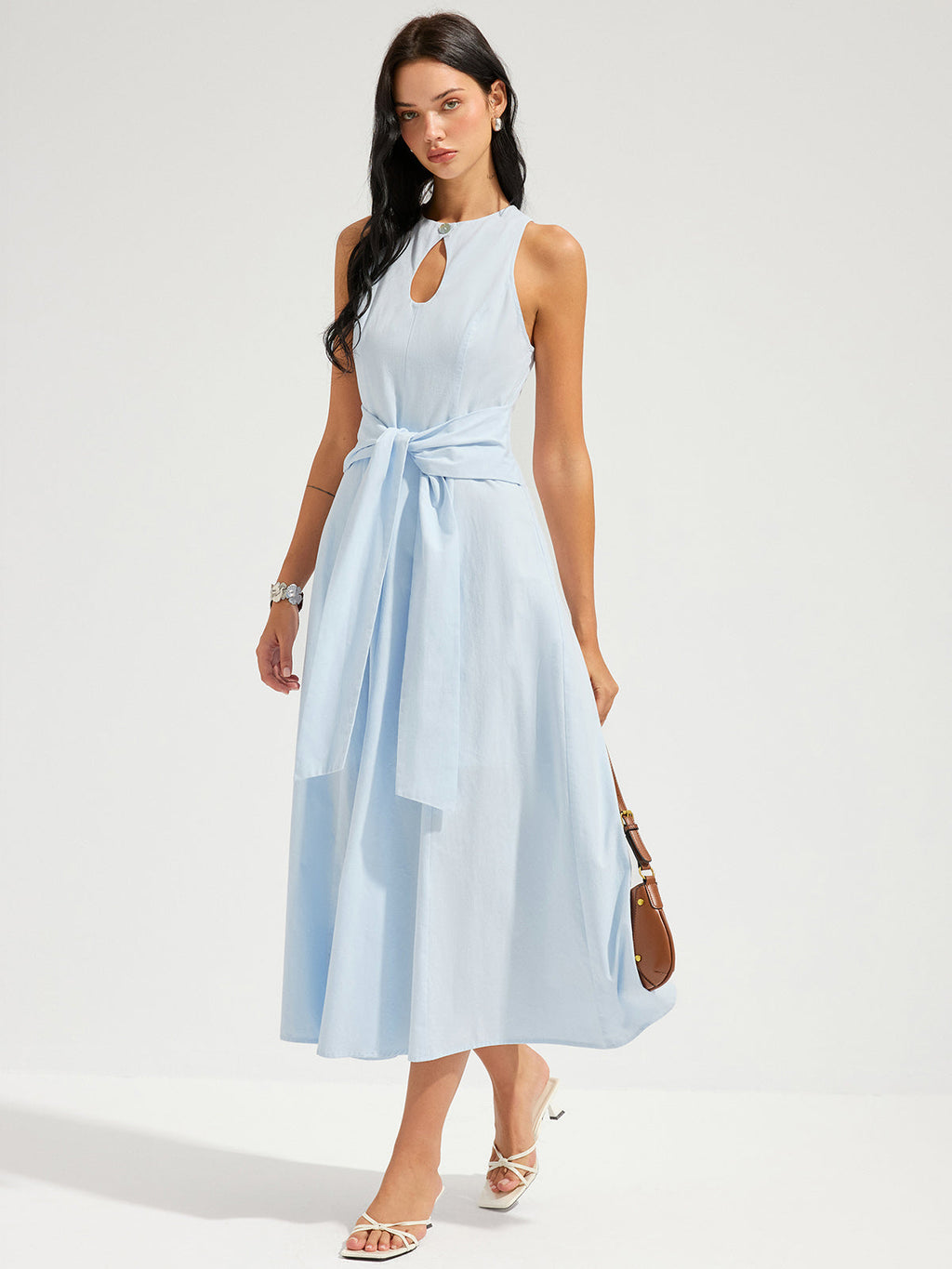 Robe longue en coton sans manches avec découpe et taille nouée