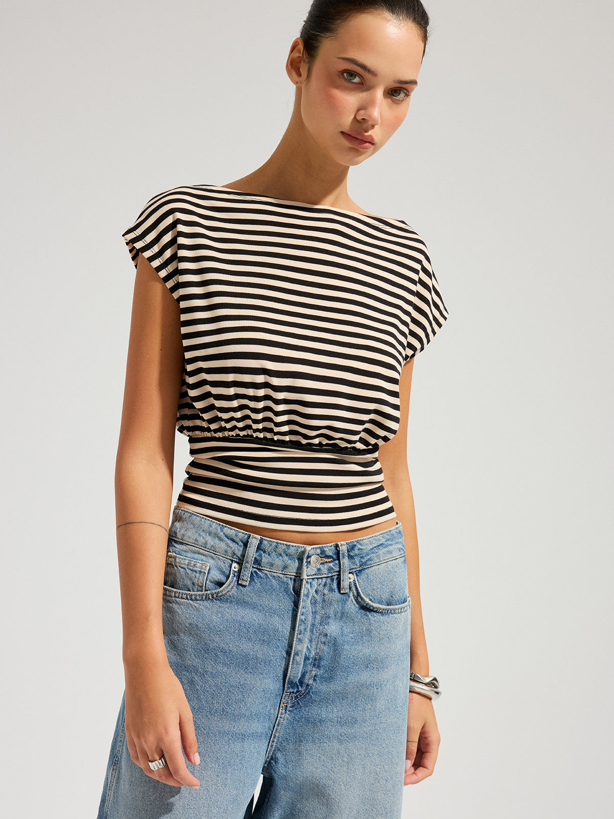 Gestreiftes Bootshals-Top mit geraffter Taille
