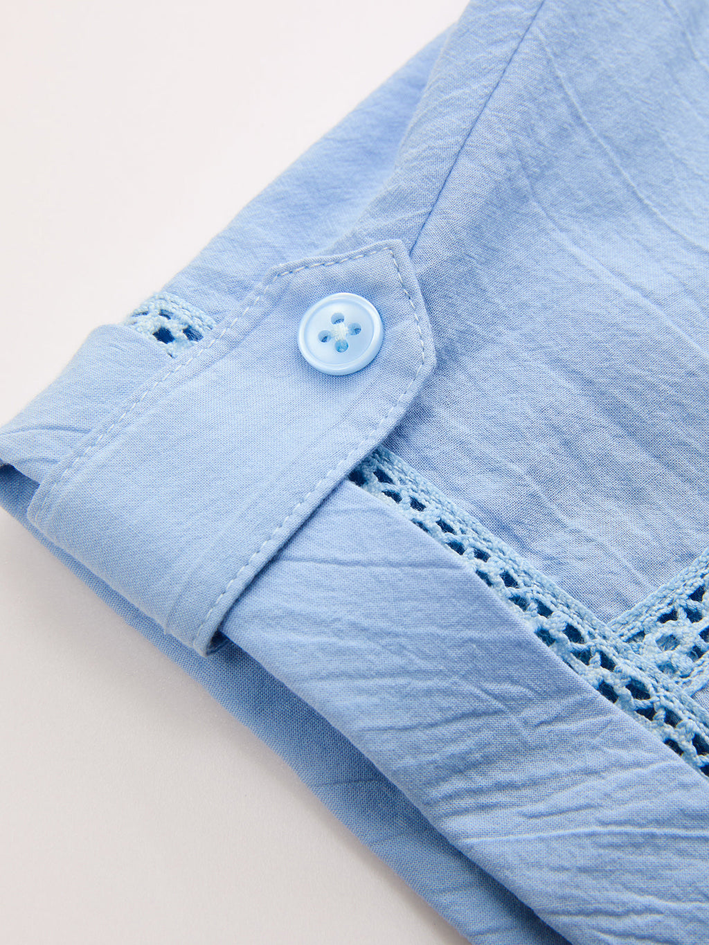 Chemise bordée en coton et short plissé