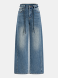 Jeans mit geraffter Taille und geschwungenem Bein