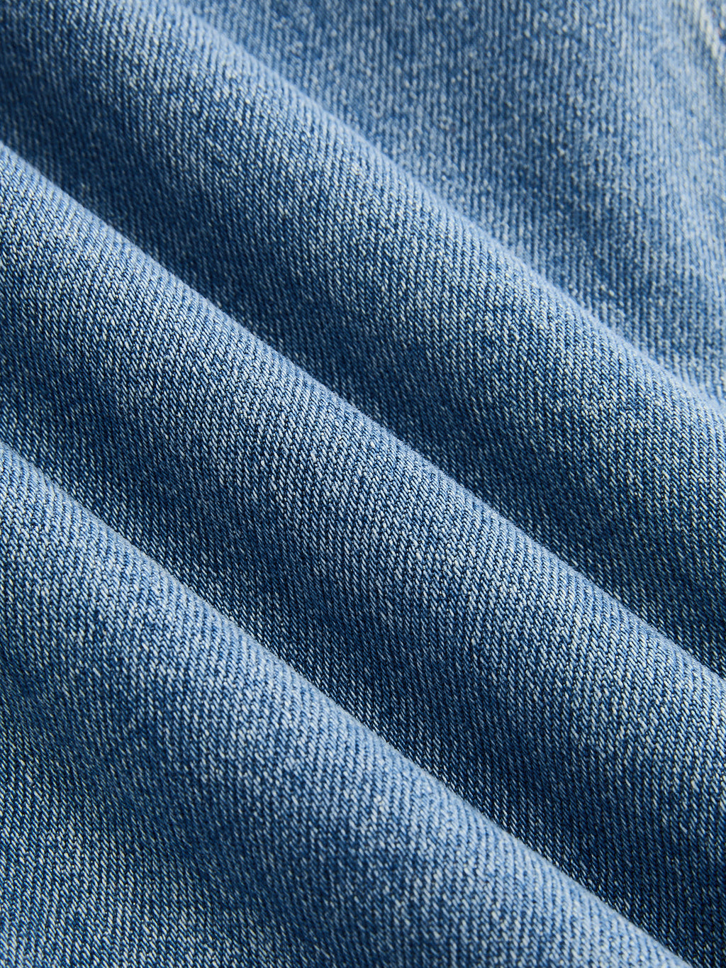 Jeans mit geraffter Taille und geschwungenem Bein