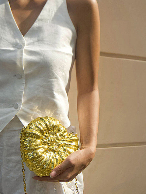 Pochette en forme de conque