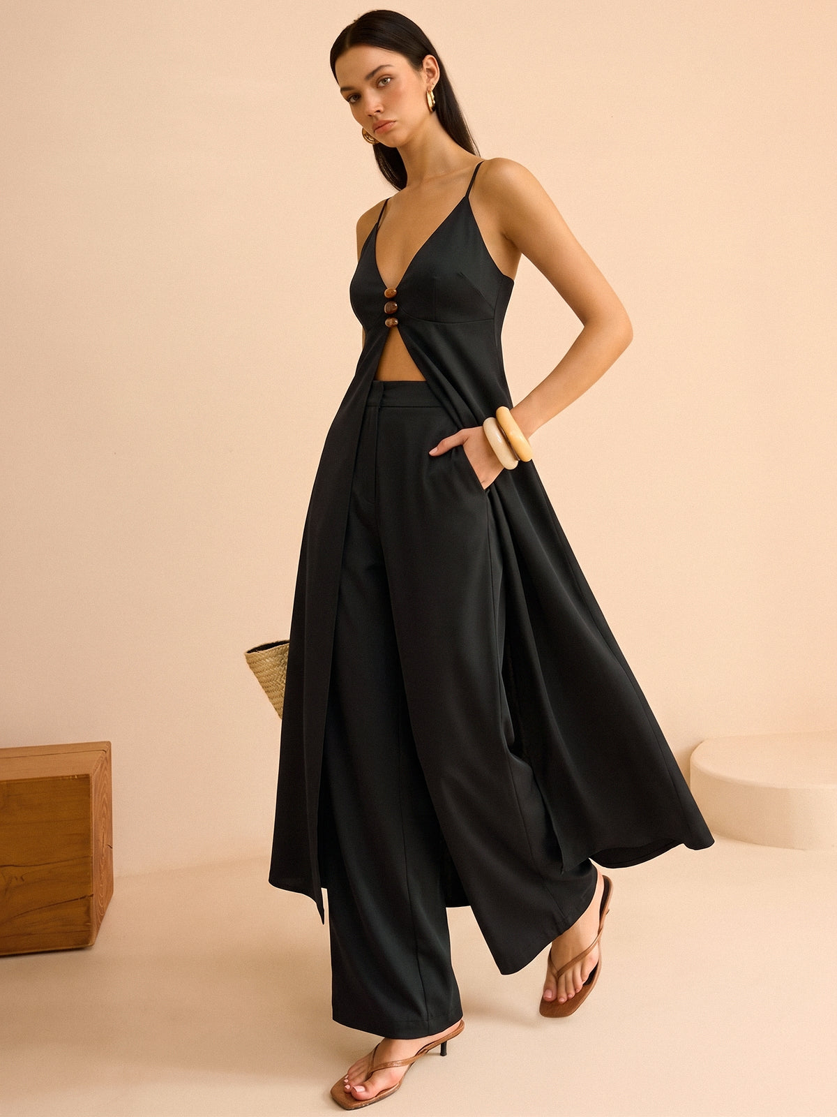 Zweiteiliges Set: Langes Top mit tiefem V-Ausschnitt und Hose