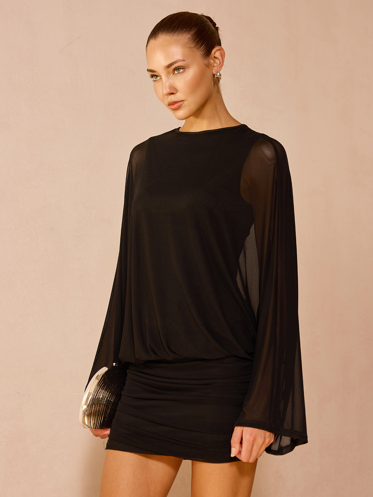 Robe courte froncée en maille à manches longues