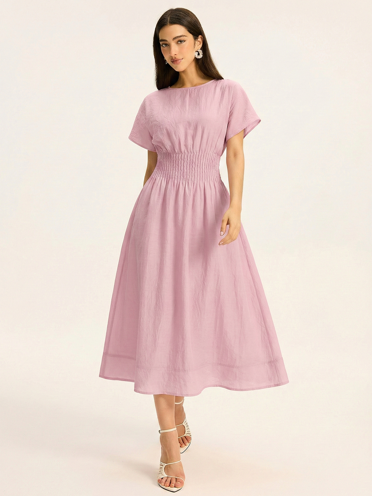 Robe midi froncée à la taille et manches courtes