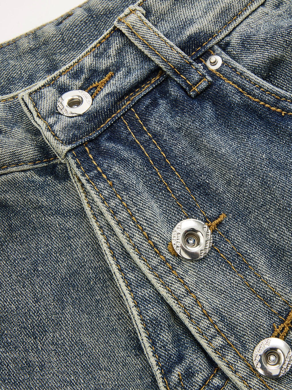 Asymmetrische Knopfleiste Weite Jeans