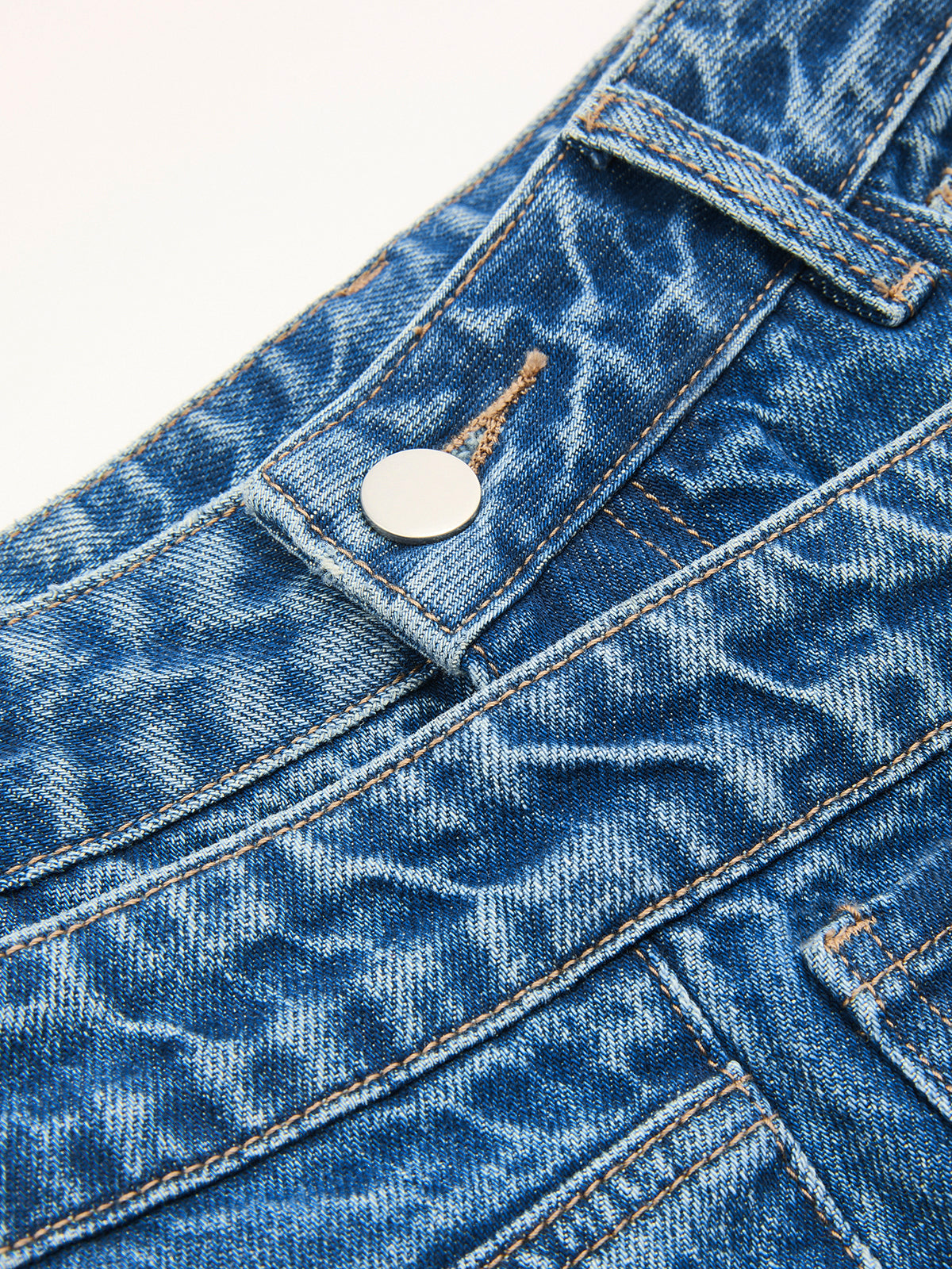 Asymmetrische dekonstruierte Wide-Leg-Jeans
