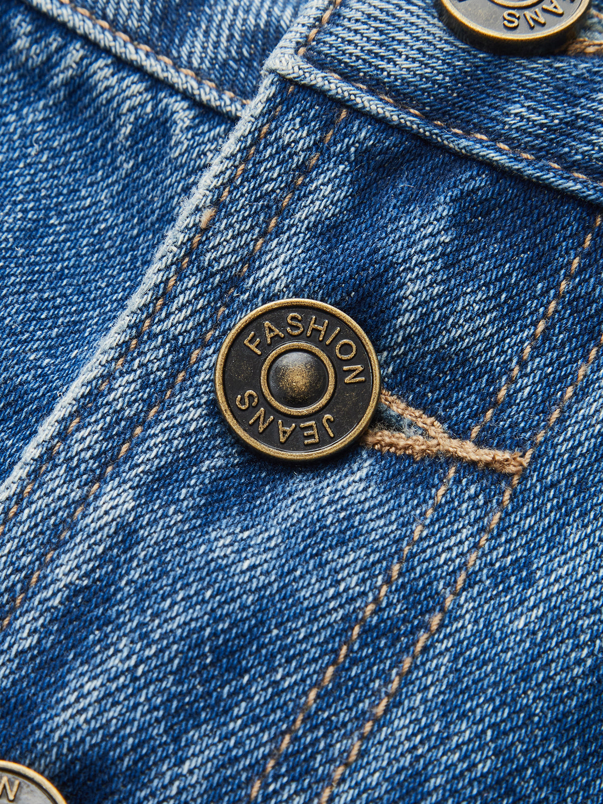 Asymmetrische Knopf-Jeansshorts